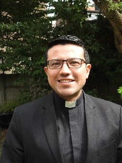 Pastoor Mauricio Meneses
Heilige Titus Brandsmaparochie.